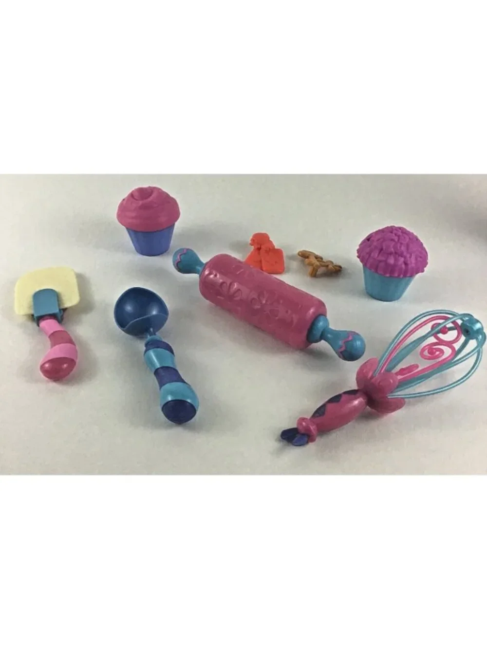 Disney Jr Alice's Wonderland Baker's Bag Playset Cupcake Whisk Scoop Rolling Pin
